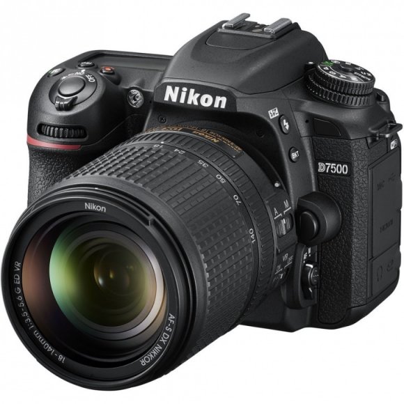 Цифрова дзеркальна фотокамера NIKON D7500 Kit 18-140VR