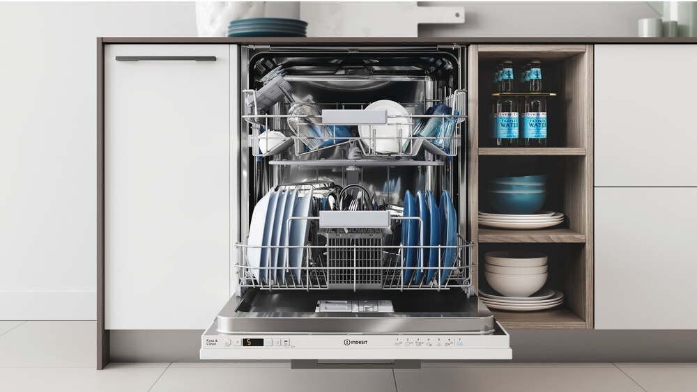 Посудомийна машина Indesit DIC3B+16A