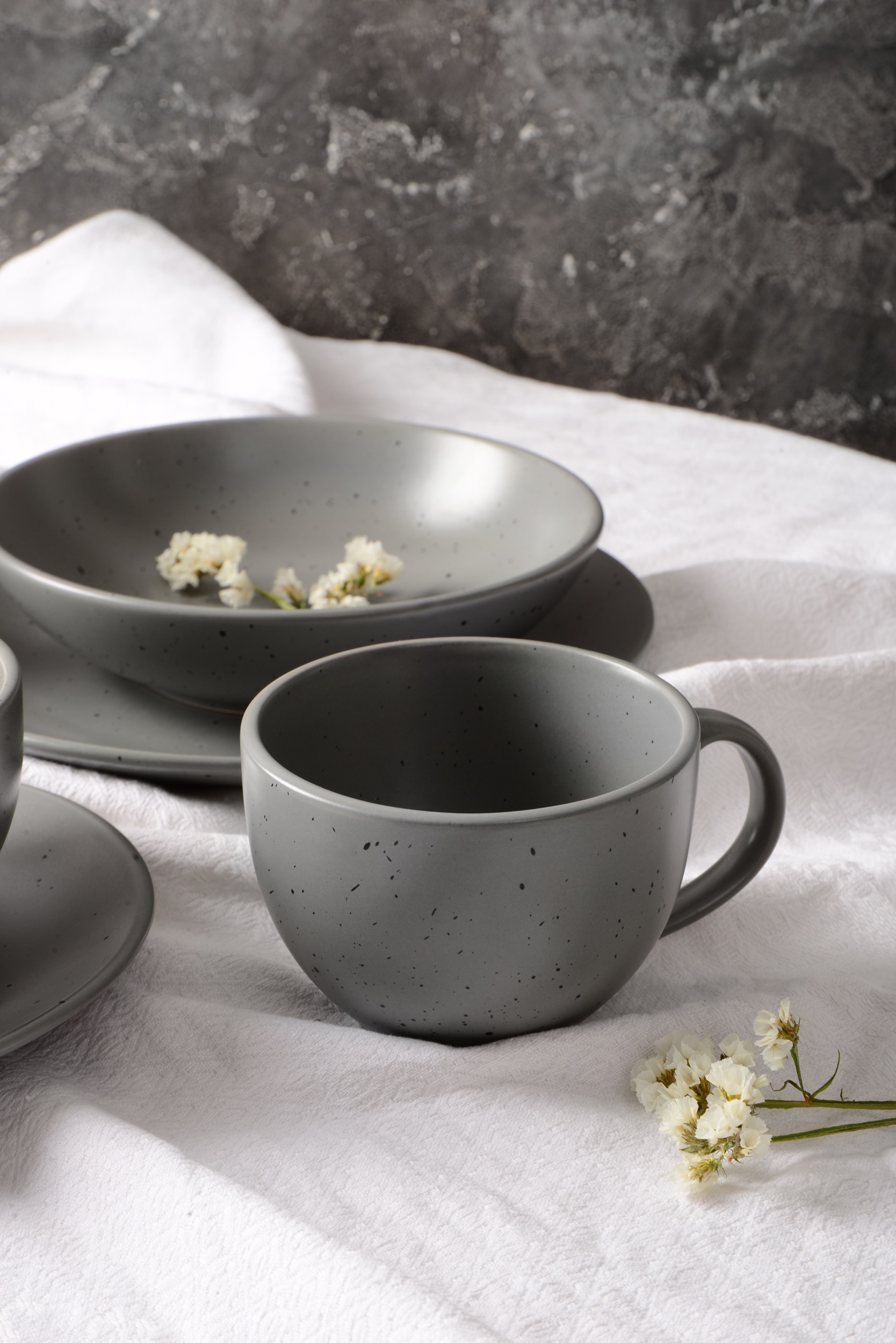 Тарілка обідня Limited Edition Sandy Grey