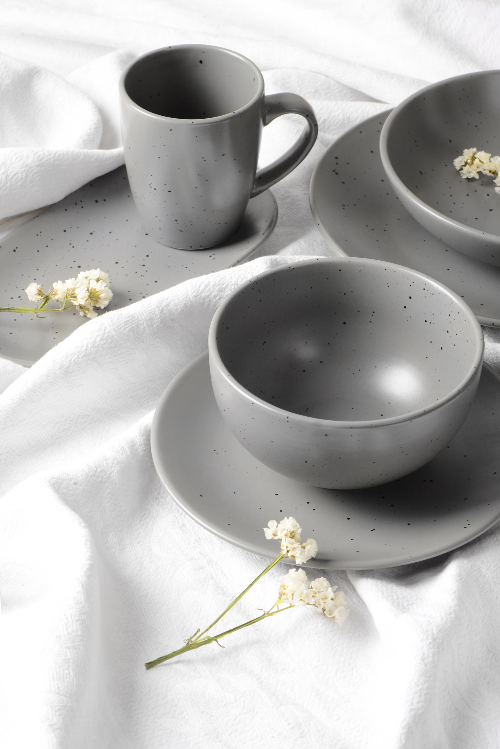 Тарілка обідня Limited Edition Sandy Grey