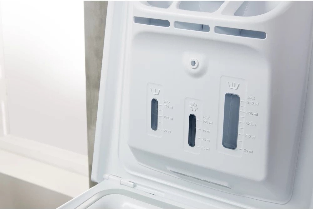 Пральна машина автоматична Indesit BTW D61053 (EU)