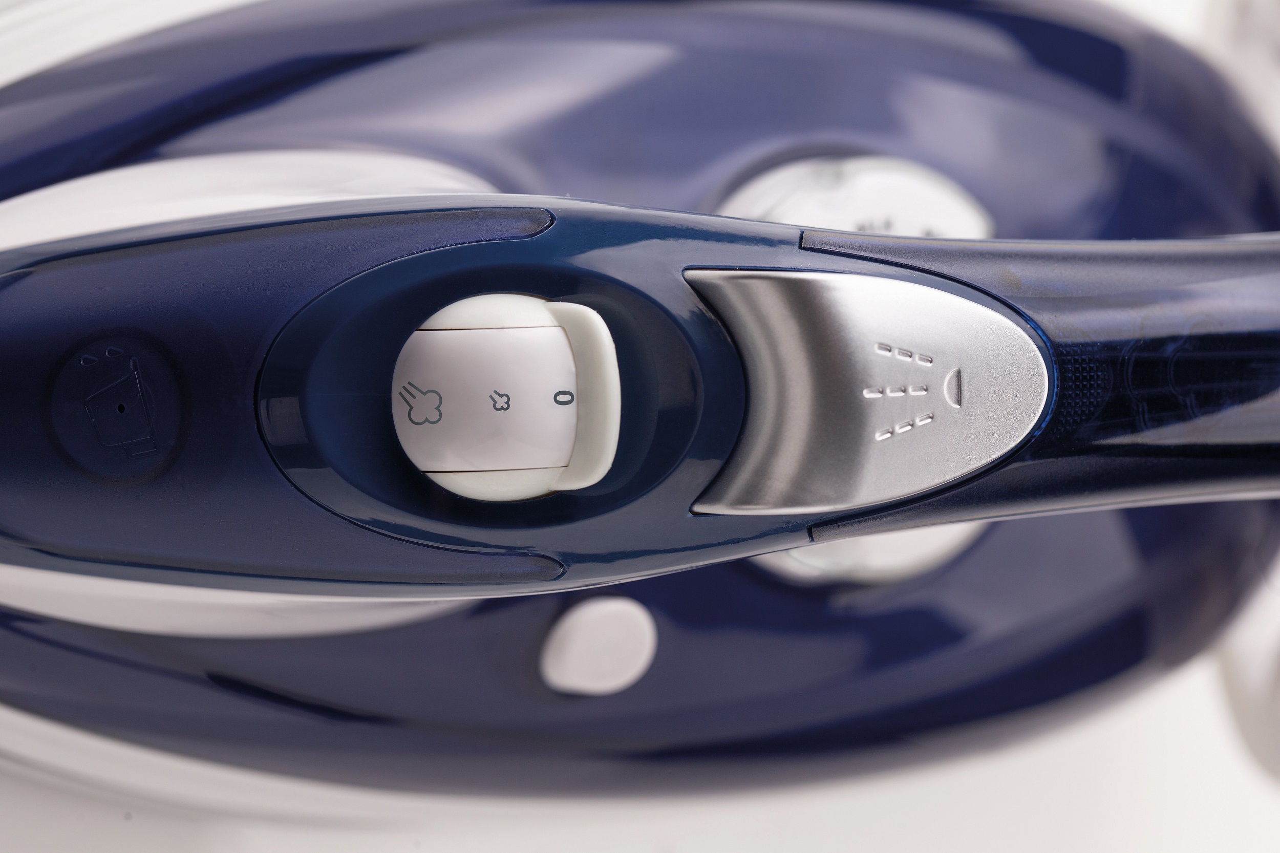 Праска з подачею пари Gorenje SIH2600BLC