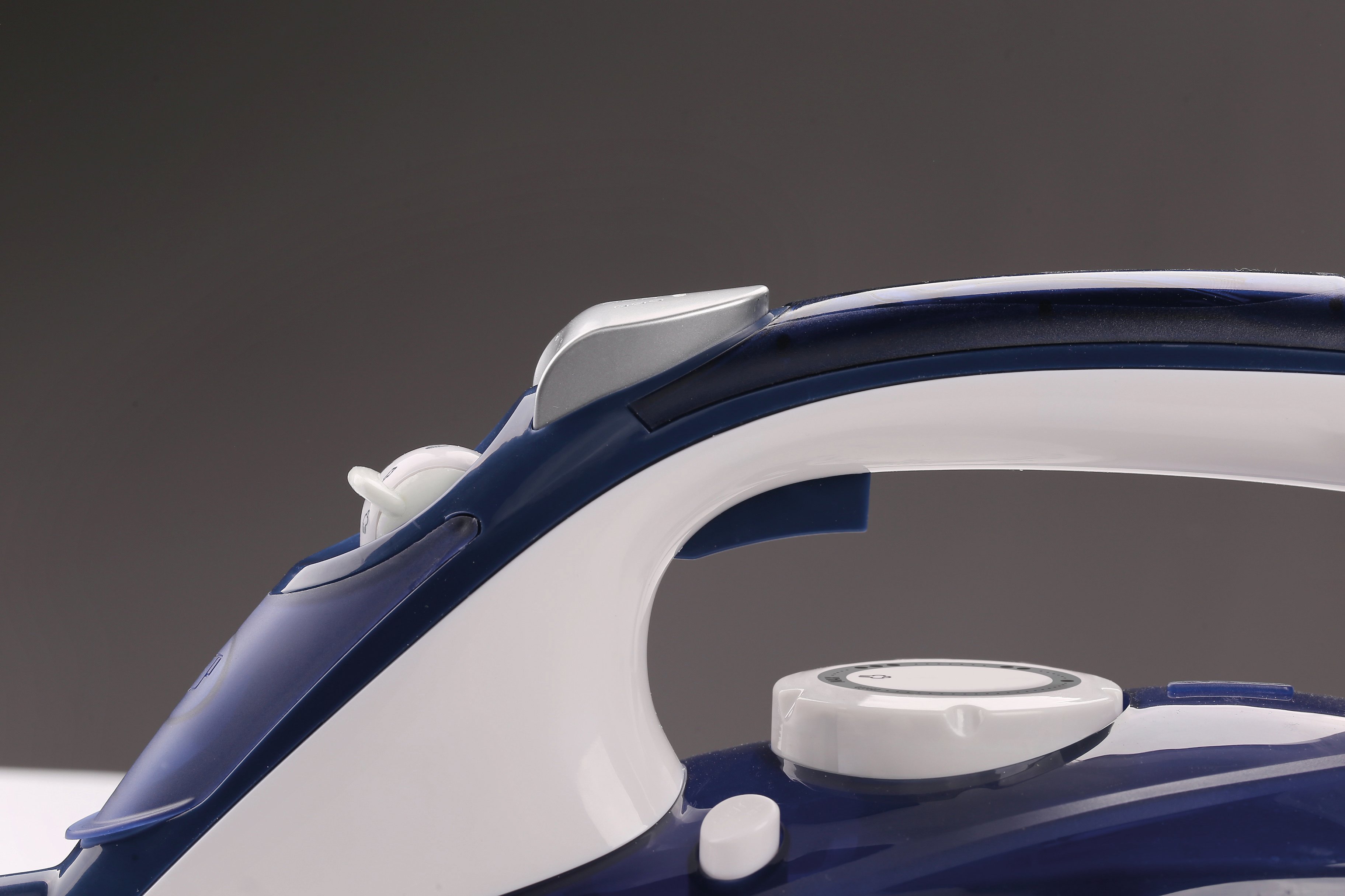 Праска з подачею пари Gorenje SIH2600BLC