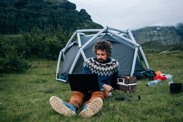 Портативна зарядна станція Technaxx 300W Powerstation TX-201