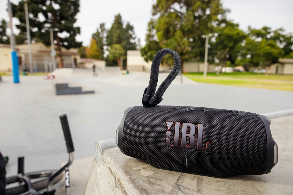 Портативна акустика JBL Charge 6 Black (JBLCHARGE6BLK)