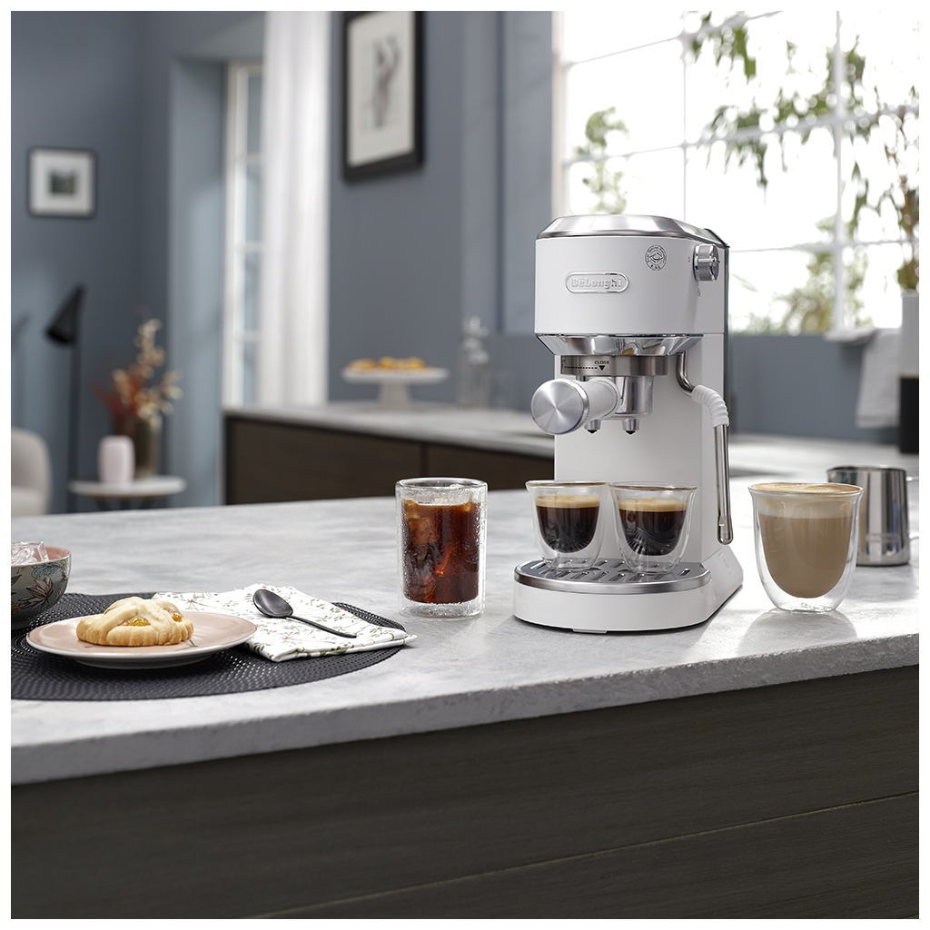 Ріжкова кавоварка еспресо DeLonghi EC 890.WI