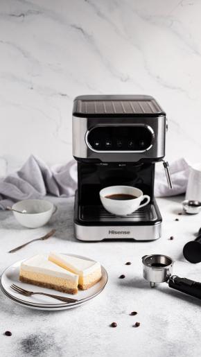 Кавоварка еспресо Hisense HESCM15DBK