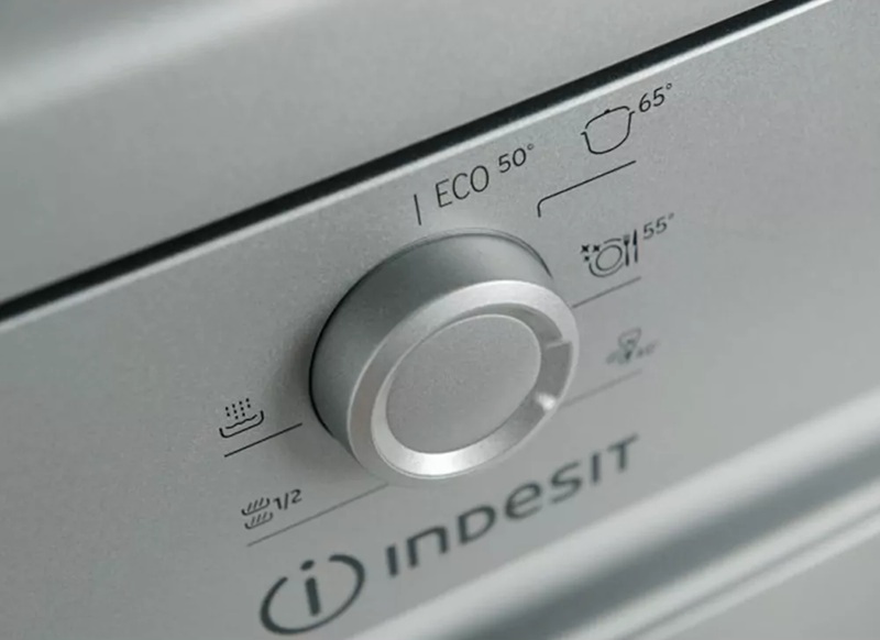 Посудомийна машина Indesit DSCFE1B10SRU