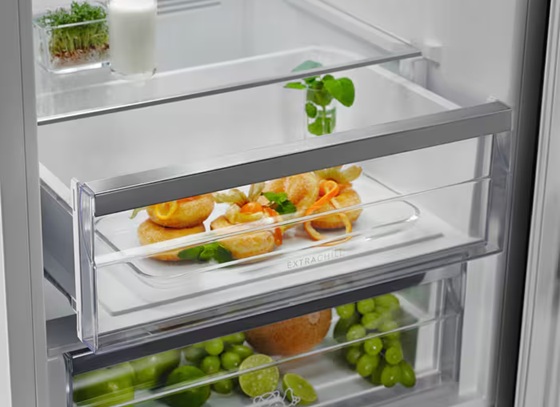 Холодильник Electrolux LNT7ME36K2